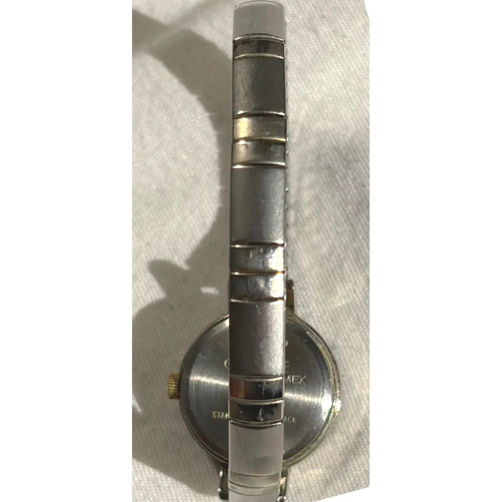 Carriage by Timex‎ Ladies Quartz Wrist Watch Silver Tone Band Retro Style